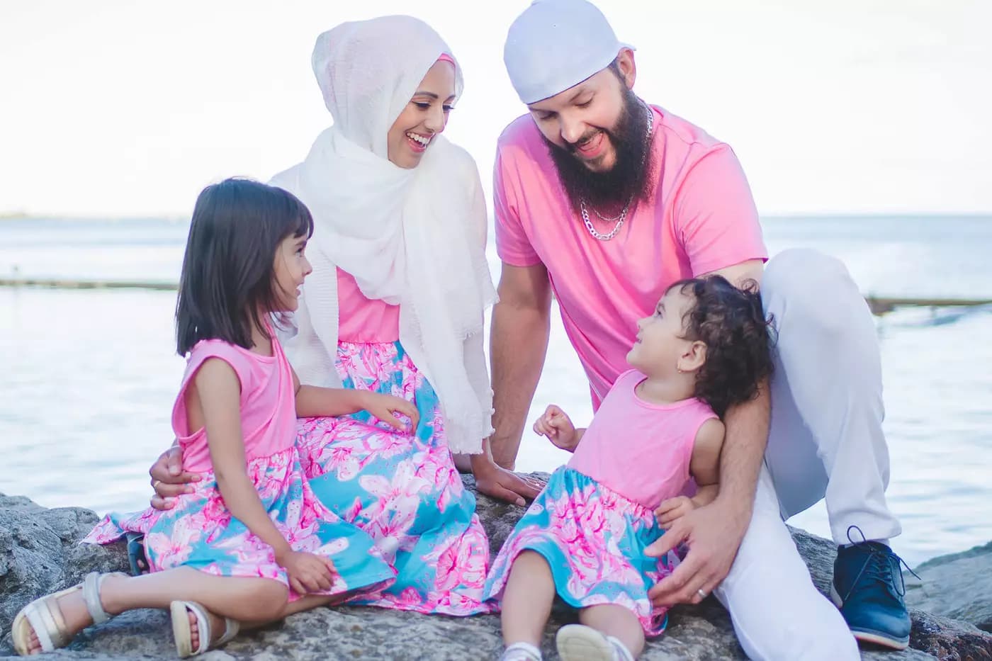 سوشیال مدیا راه را برای بیزینس مربوط به حجاب پیش روی این زن و شوهر مسلمان در تورنتو گذاشت