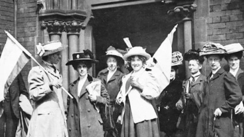 کانادا - ۲۸ ژانویه ۱۹۱۶؛ مانیتوبا نخستین استان در کانادا که به زنان حق رای داد