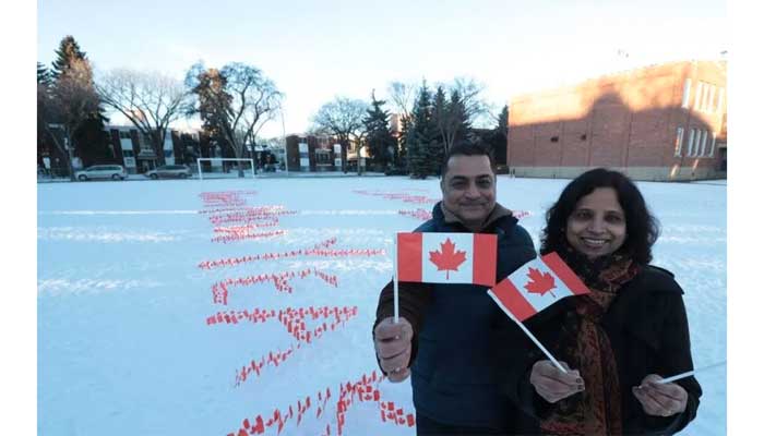 ادمونتون؛ شیوه ابتکاری زوج مهاجر کانادائی برای تبریک سال نو