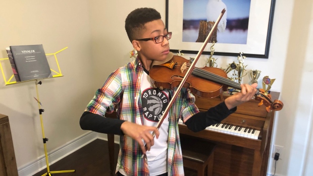ویولونیست ۱۳ ساله اهل وان در نیویورک کنسرت می‌دهد