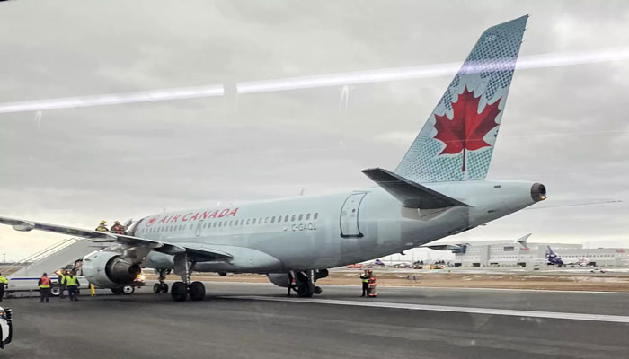 فرود اضطراری هواپیمای ایر کانادا در تورنتو