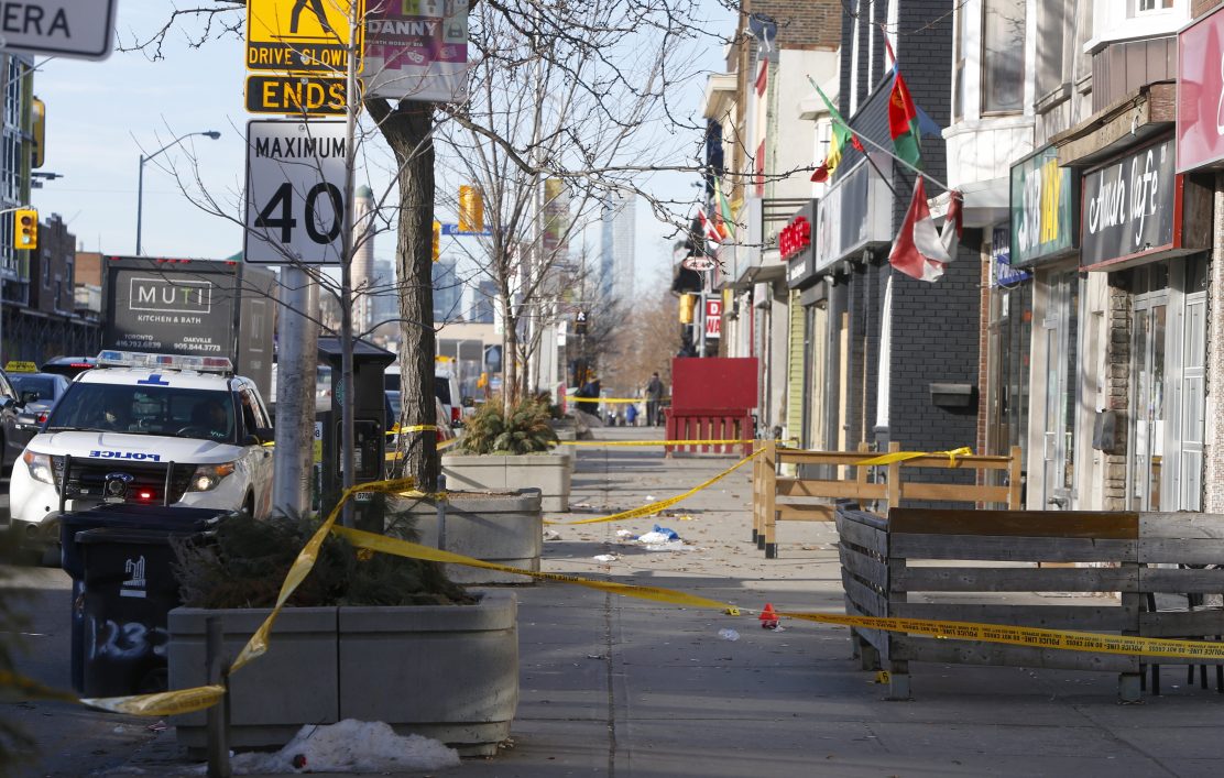 دنفورث تورنتو؛ یک جوان در تیراندازی در خارج از یک بار کشته شد