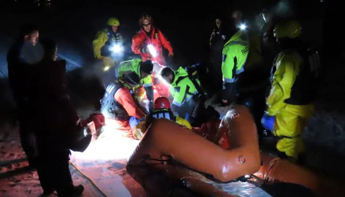 مونترال، شش سرنشین اسنوموبیل از دریاچه پر از یخ نجات یافتند