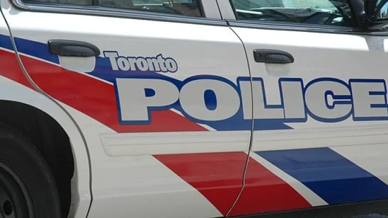پلیس زن ۲۵ ساله را در تورنتو به اتهام تعرض جنسی بازداشت کرد
