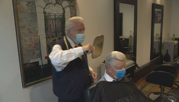آرایشگر مهاجر ۸۵ ساله در ونکوور ۷۱ سال سابقه دارد و این هفته کارش را از سر گرفت