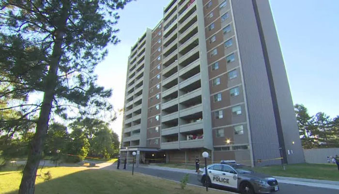 مرگ پسر بچه دو ساله در سقوط از طبقه ۱۴ ساختمانی در نورث یورک