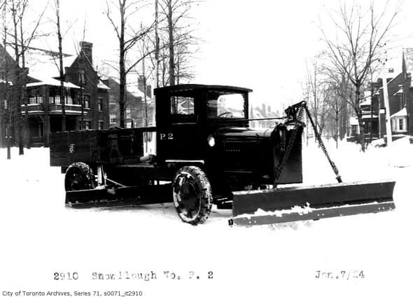 Snow plough operated by the TTC, 1924